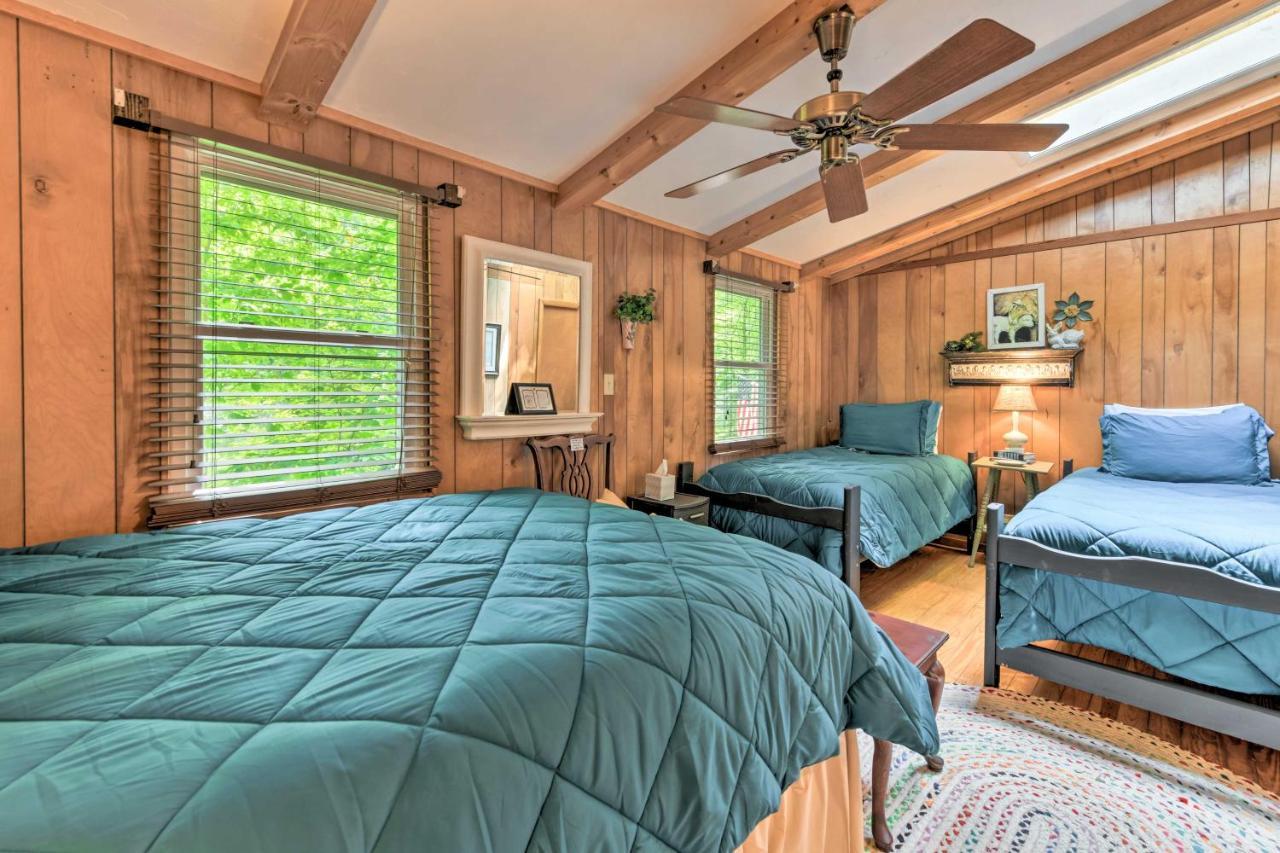 Tranquil Creekside Cottage With Deck And Lanai Franklin Eksteriør billede
